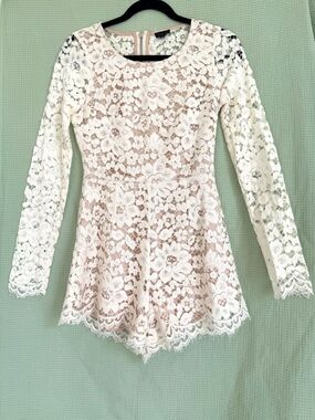NBD Revolve White Floral Lace Long Sleeve Romper [S]